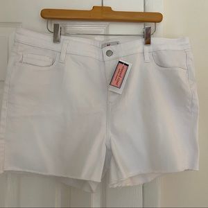 Vineyard vines white shorts